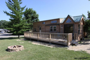  Lakeland RV Campground Deluxe Loft Cabin 11  Эджертон